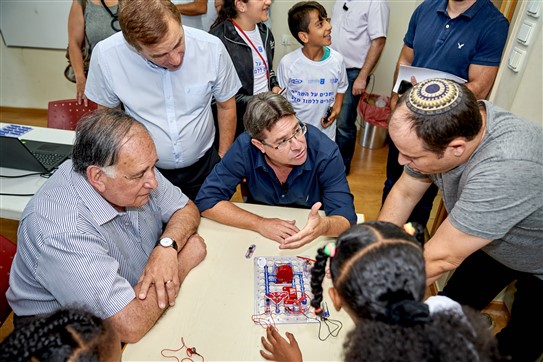 ביקור של שר המדע אופיר אקוניס